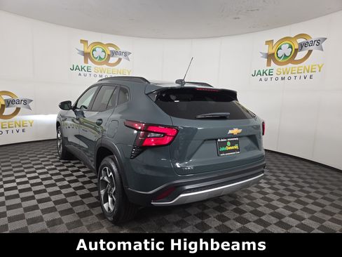 Certified 2025 Chevrolet Trax LT FWD image 6