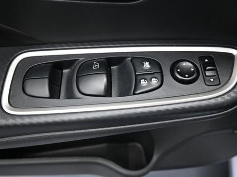 Used 2023 Nissan Versa SR w/ Trunk Package image 6