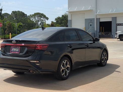 Used 2021 Kia Forte LXS FWD image 5