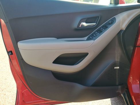 Used 2016 Chevrolet Trax LT w/ LT Sun and Sound Package AWD/4WD image 12