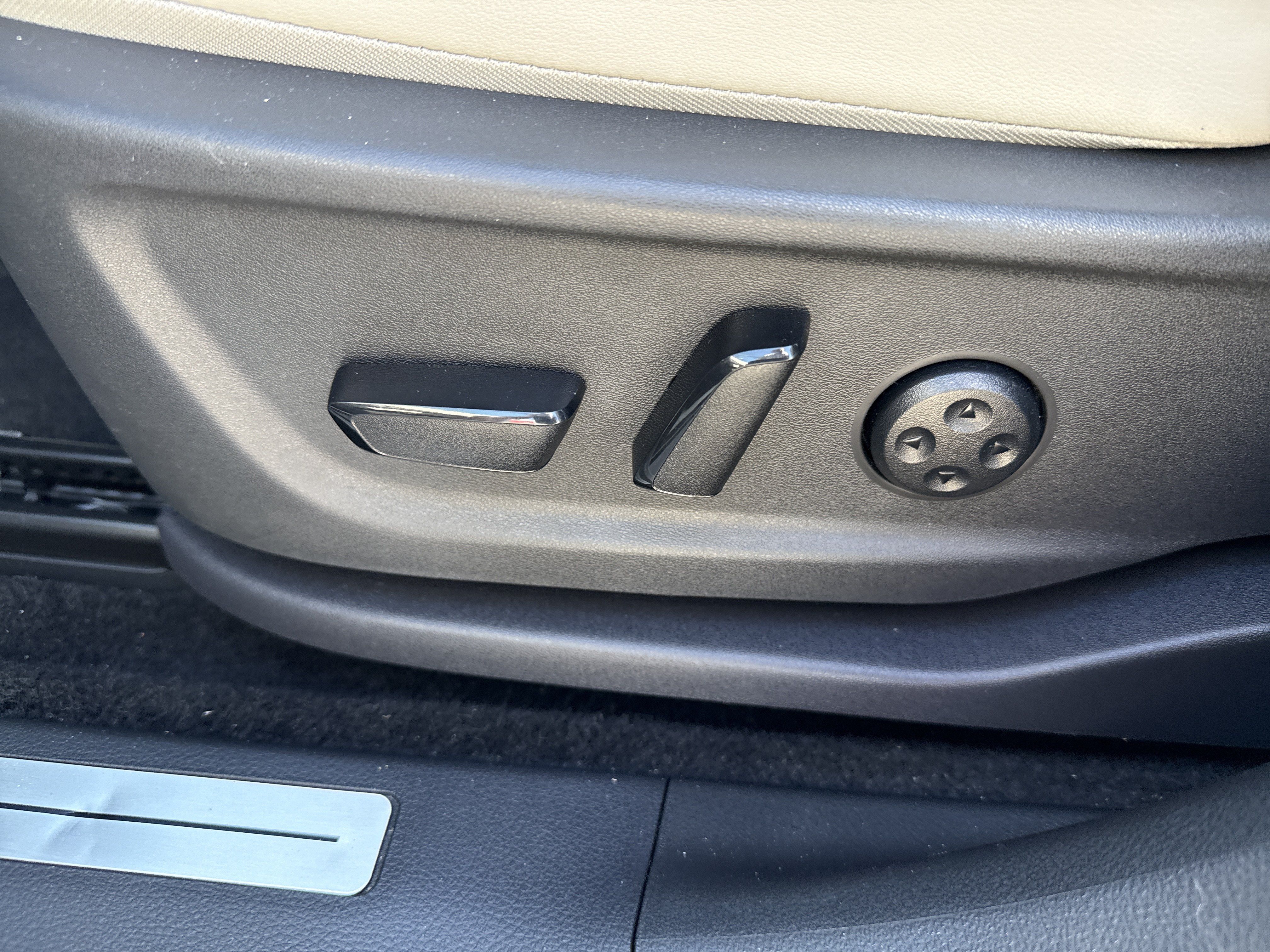 Certified 2024 Nissan Ariya AWD image 14