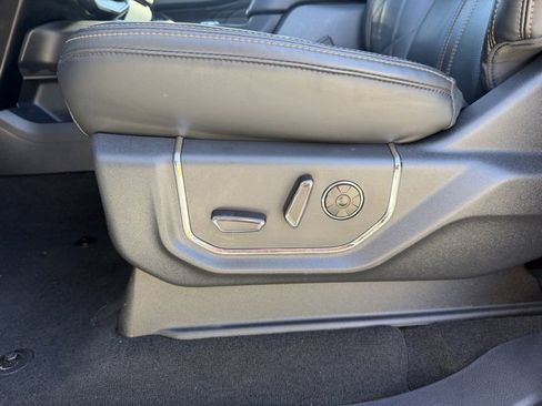 Used 2024 Ford Expedition Platinum image 12