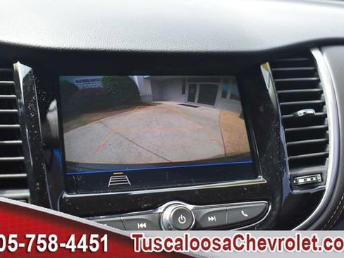 Used 2022 Chevrolet Trax LT w/ LT Convenience Package AWD/4WD image 32