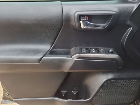Used 2020 Toyota Tacoma TRD Sport RWD image 21