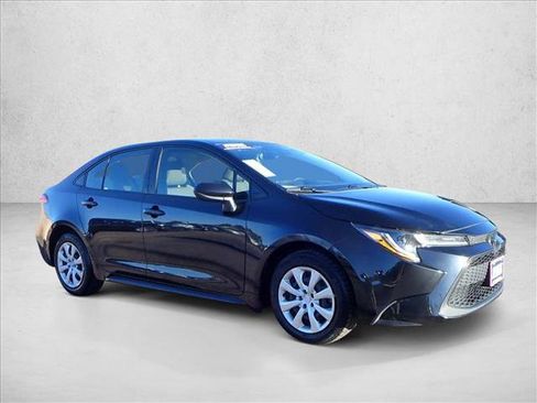 Used 2021 Toyota Corolla LE image 6