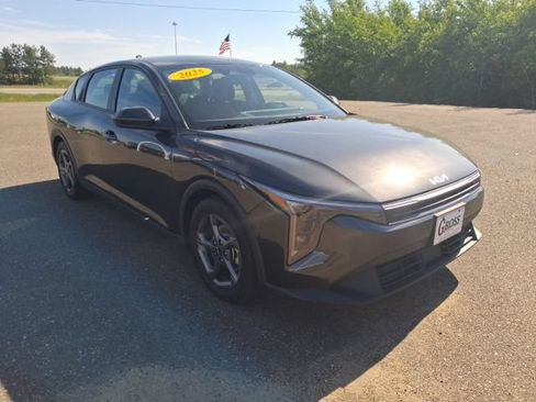 Used 2025 Kia K4 FWD image 2