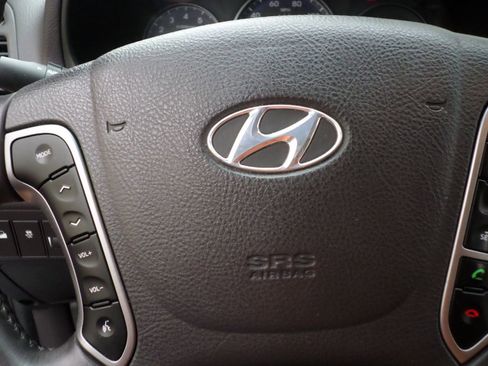 Used 2012 Hyundai Santa Fe SE image 25