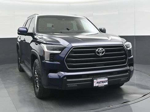 Used 2025 Toyota Sequoia SR5 w/ TRD Off-Road Package AWD/4WD image 31