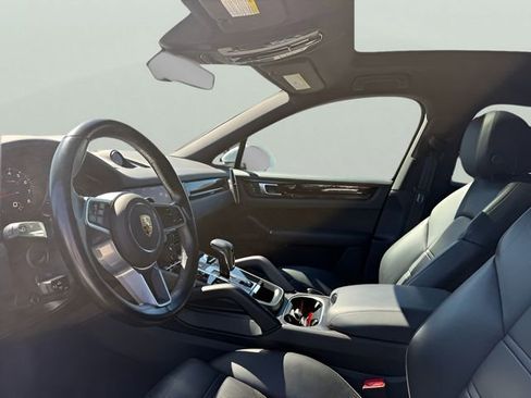 Used 2021 Porsche Cayenne Coupe image 17