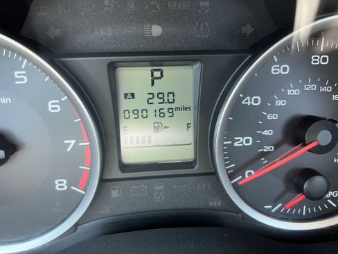 Used 2014 Subaru Forester 2.5i AWD/4WD image 17