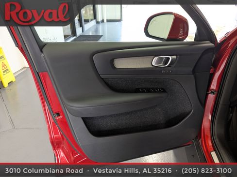 Used 2021 Volvo XC40 T5 Inscription image 17