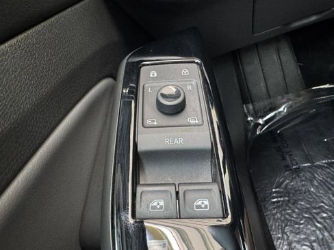 Used 2023 Volkswagen ID.4 Pro S Plus image 25