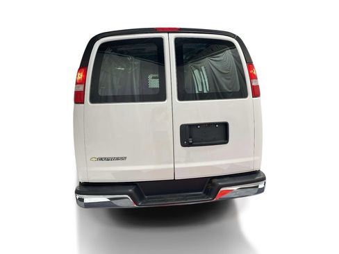 Used 2025 Chevrolet Express 2500 w/ Driver Convenience Package RWD image 3