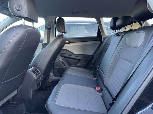 Used 2022 Volkswagen Taos SE image 11