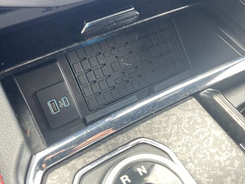 Used 2023 Ford Expedition Limited image 11