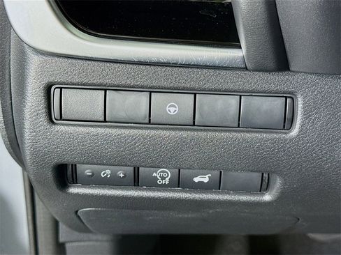 Certified 2025 Nissan Rogue SV image 19