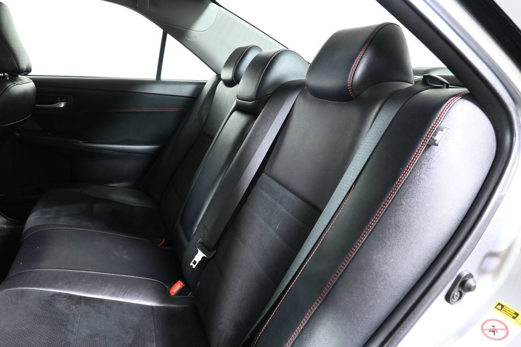 Used 2016 Toyota Camry XSE w/ Moonroof Package FWD image 4