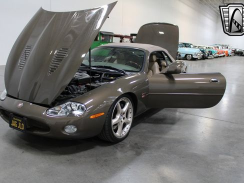 Used 2001 Jaguar XK8 Convertible image 6