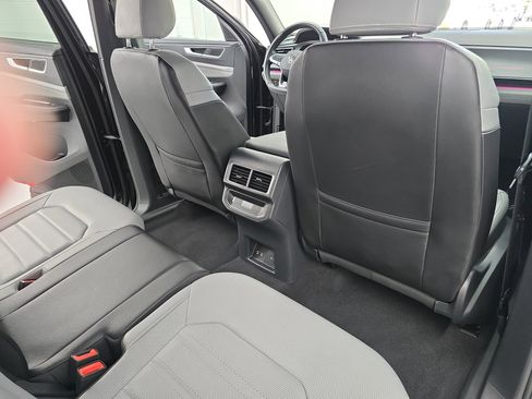 Certified 2024 Volkswagen Atlas Cross Sport SEL R-Line AWD/4WD image 11