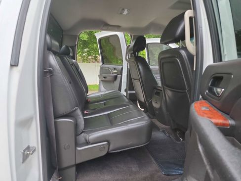 Used 2014 GMC Sierra 2500 SLT w/ Suspension Package, Off-Road image 40