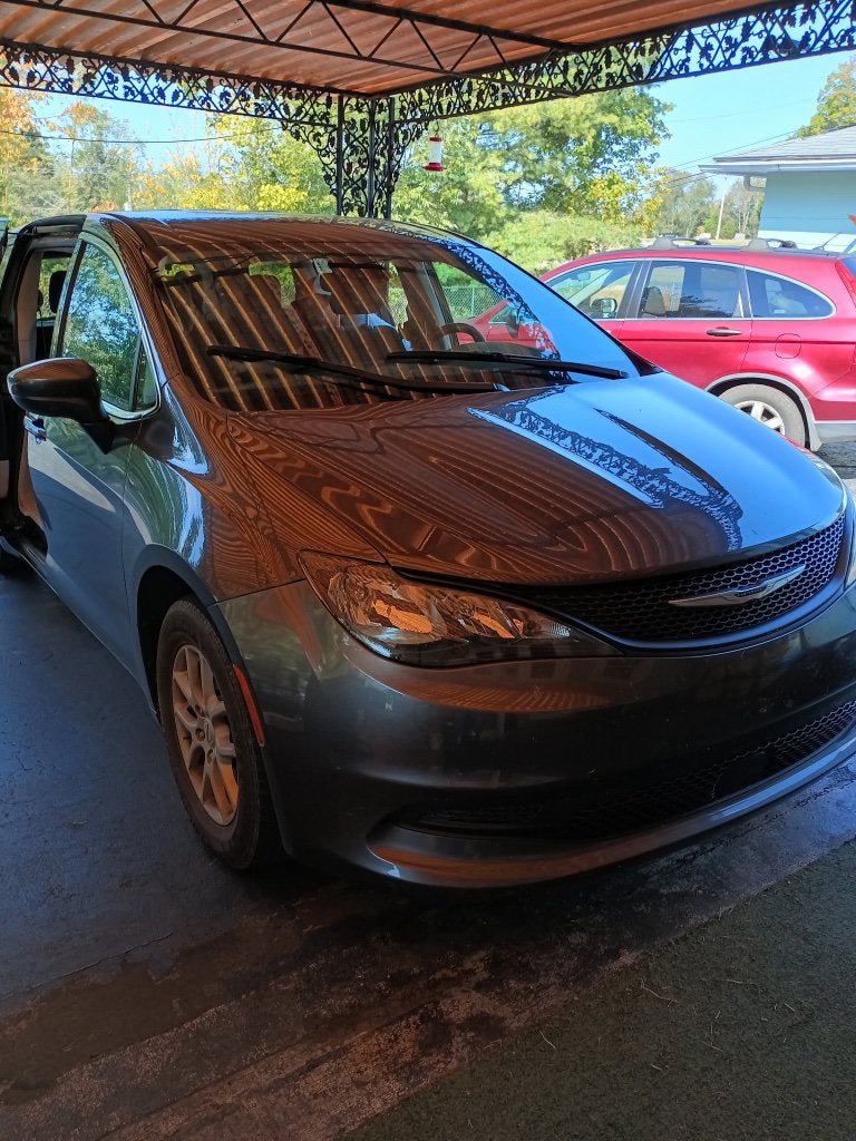 Used 2023 Chrysler Voyager LX FWD image 6