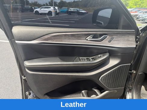 Used 2021 Jeep Grand Cherokee L Limited AWD/4WD image 11