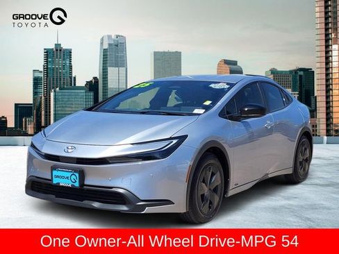Used 2025 Toyota Prius LE AWD/4WD image 1
