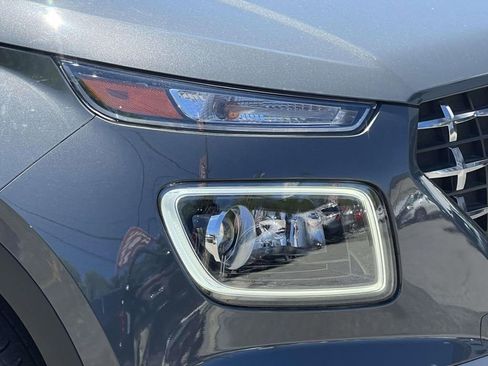 Used 2024 Hyundai Venue Limited FWD image 9