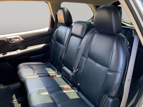 Used 2019 Nissan Pathfinder Platinum w/ Cargo Package FWD image 21