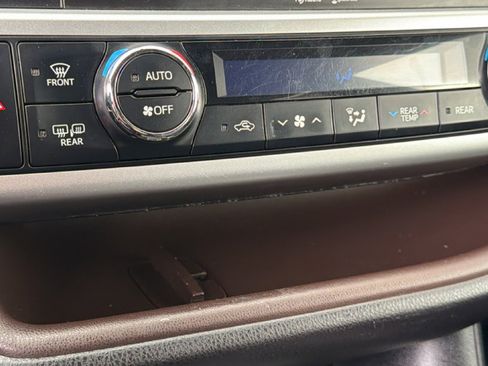 Used 2014 Toyota Highlander XLE AWD/4WD image 14