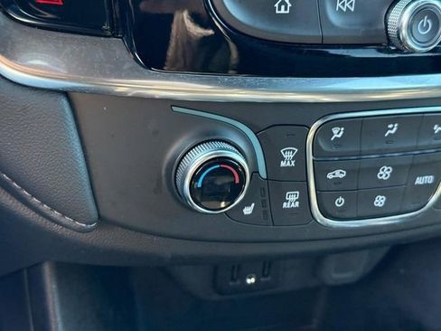 Used 2023 Chevrolet Traverse LT image 22