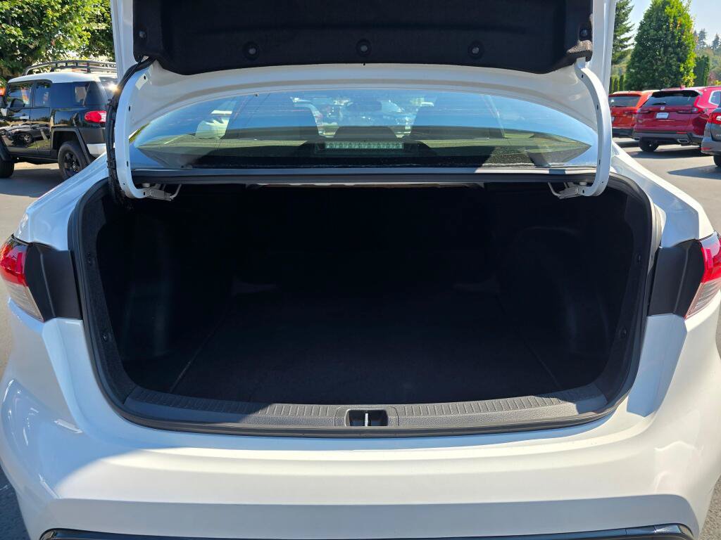 Used 2023 Toyota Corolla SE FWD image 5