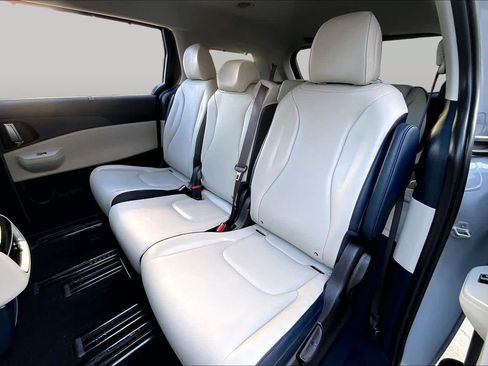 Used 2026 Kia Carnival EX FWD image 20