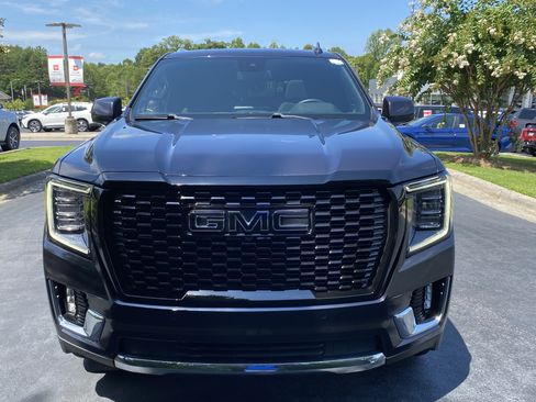 Used 2023 GMC Yukon XL SLT w/ SLT Premium Package AWD/4WD image 7