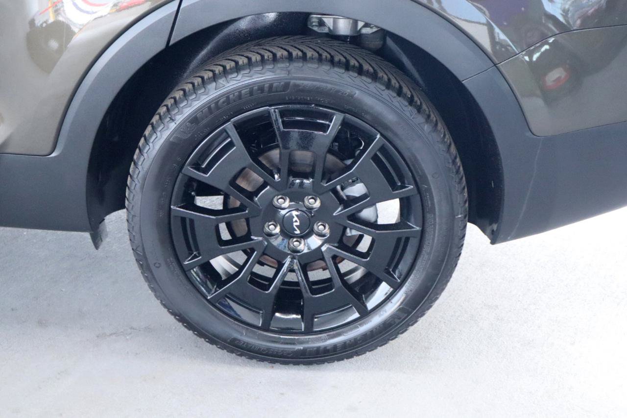 Used 2022 Kia Telluride SX w/ Nightfall Edition Package AWD/4WD image 11