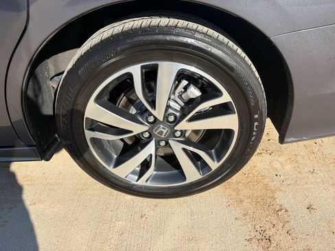 Certified 2024 Honda Odyssey Touring image 40