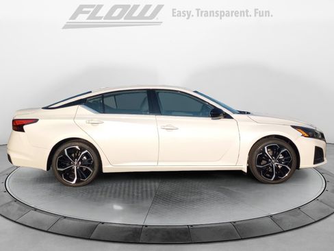 New 2025 Nissan Altima 2.5 SR image 8