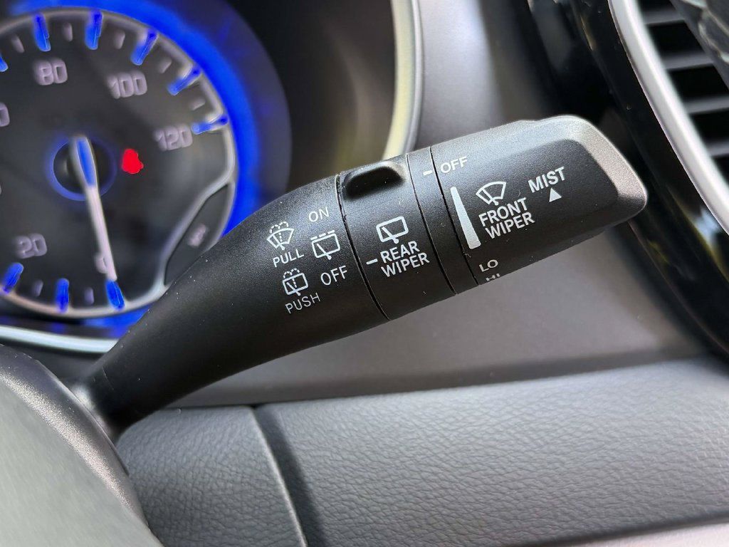 Used 2024 Chrysler Pacifica Touring-L FWD image 25