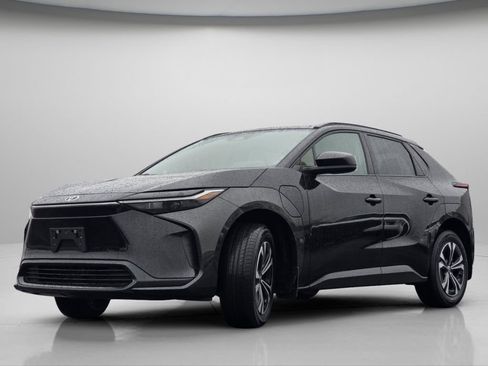 Used 2024 Toyota bZ4X XLE w/ Weather Package image 17