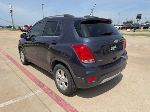 Used 2019 Chevrolet Trax LT w/ LPO, Cargo Package FWD image 5