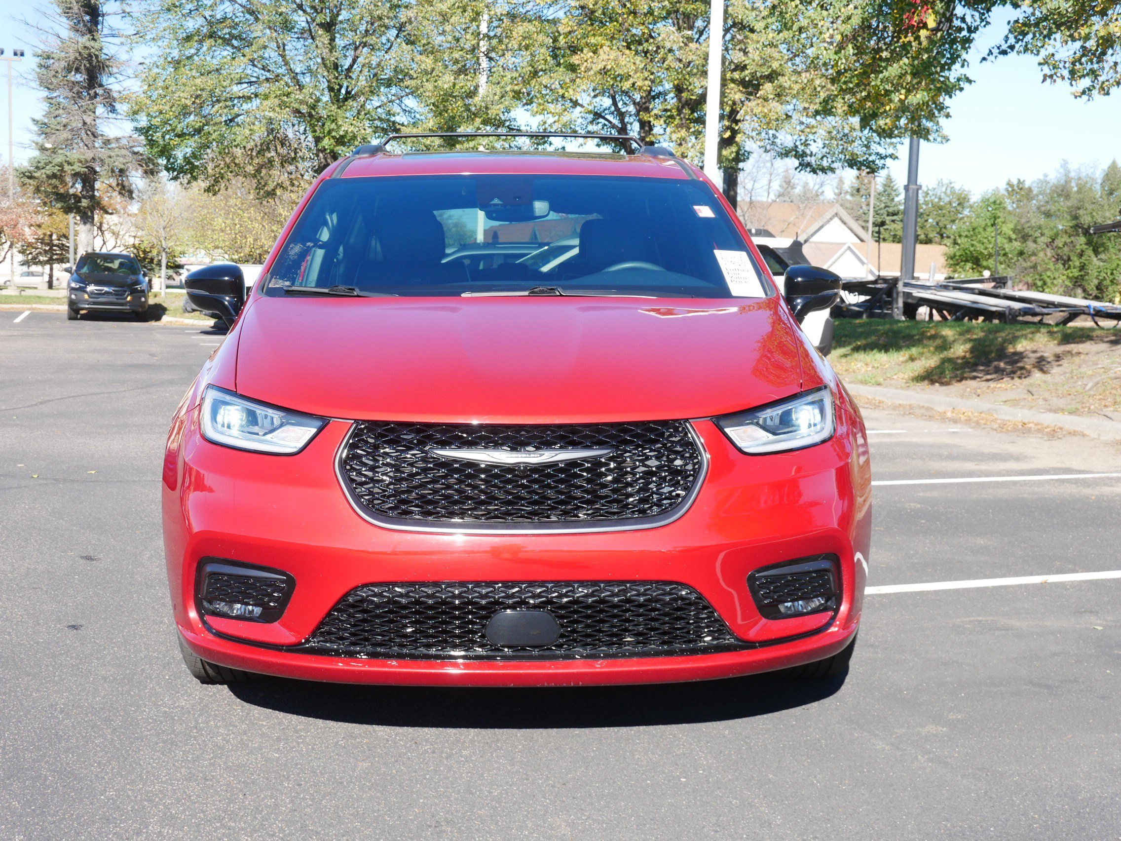 Used 2025 Chrysler Pacifica Limited FWD image 2