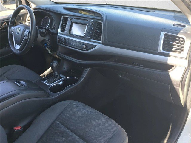 Used 2018 Toyota Highlander LE w/ Carpet Mat Package (TMS) FWD image 22
