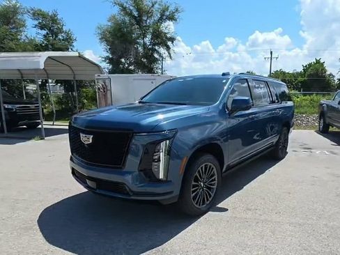 Used 2025 Cadillac Escalade ESV Sport Platinum AWD/4WD image 10