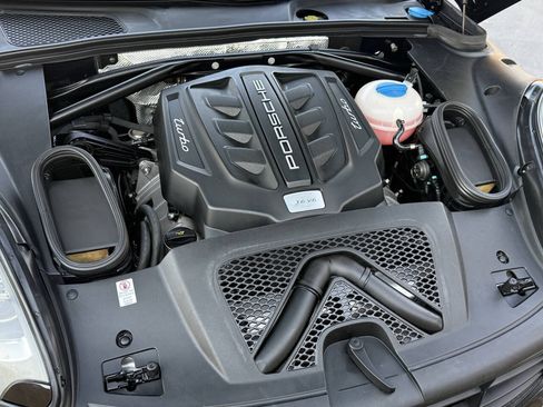 Used 2015 Porsche Macan Turbo AWD/4WD image 11