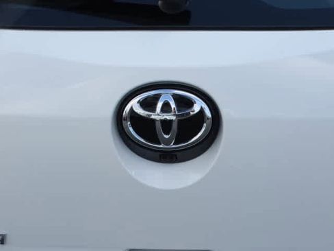 Used 2025 Toyota Corolla SE image 10