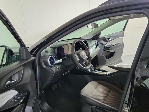 Used 2024 Chevrolet Trax LT image 15