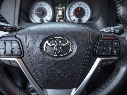 Used 2020 Toyota Sienna SE Premium FWD image 14