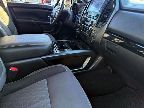 Used 2023 Nissan Titan SV w/ SV Convenience Package image 8