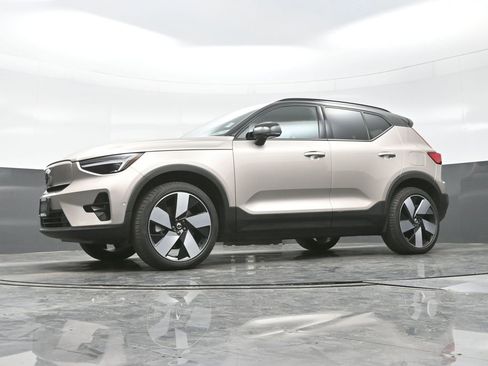 Used 2023 Volvo XC40 Recharge Ultimate image 23