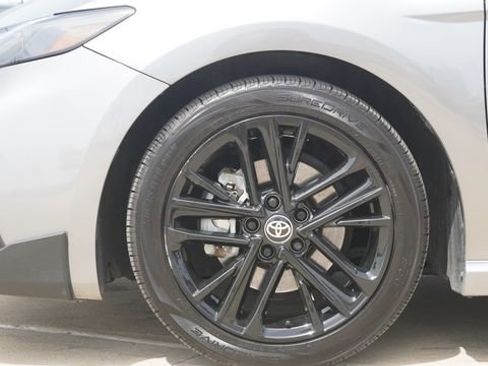 Used 2025 Toyota Camry SE image 5